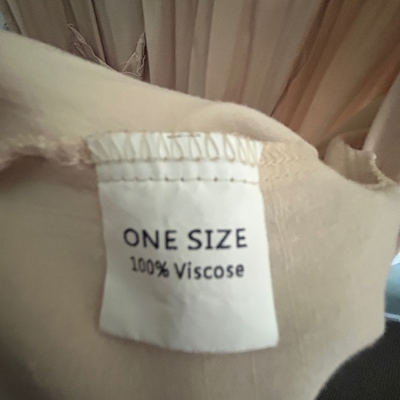 CUTE!  Sand color, short sleeve button up, swing shirt - Picture 2 of 4